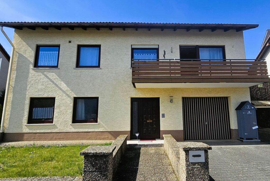 Einfamilienhaus in Ortsrandlage sucht Familie